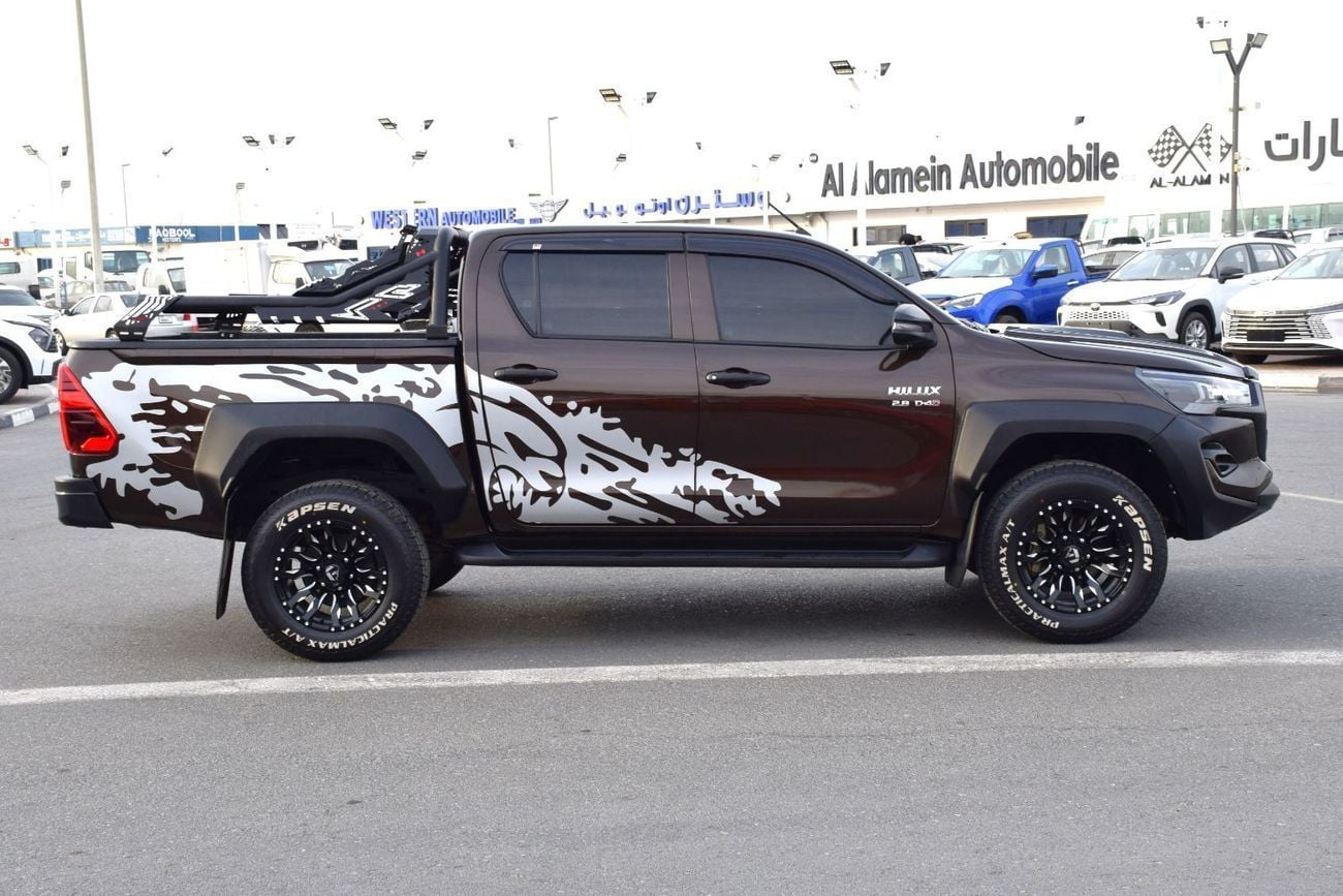 تويوتا هيلوكس 4X4 DIESEL 2.8L Right Hand (Export Only)