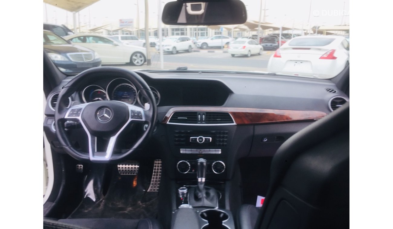 مرسيدس بنز C 63 AMG مرسيدس C63AMG موديل 2012 السياره حاله الوكاله من الداخل والخارج فل اوبشن صبغه الوكاله