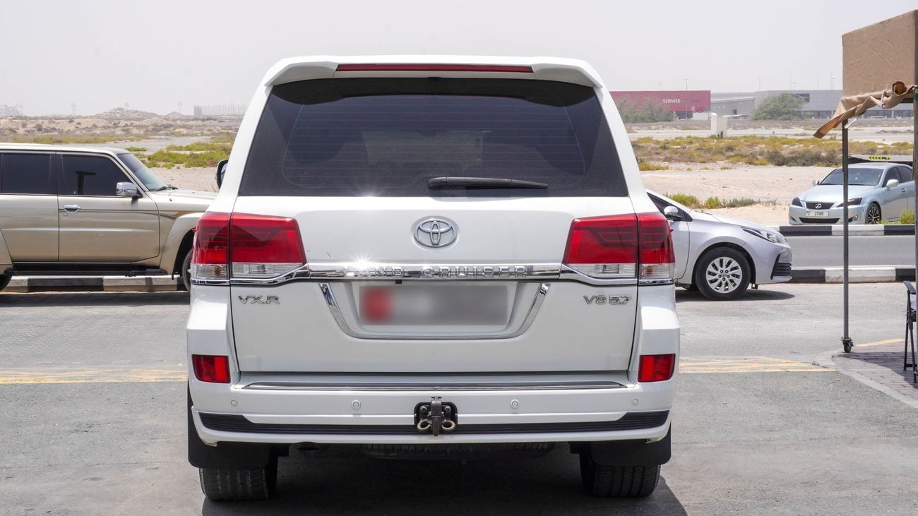 Toyota Land Cruiser VXR 5.7 L V8 with 2024 Body Kit