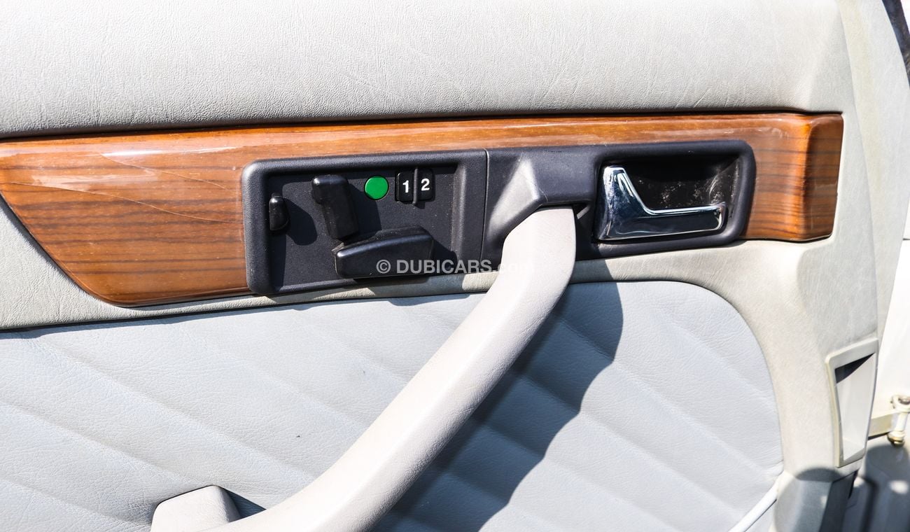 مرسيدس بنز 300 SLE