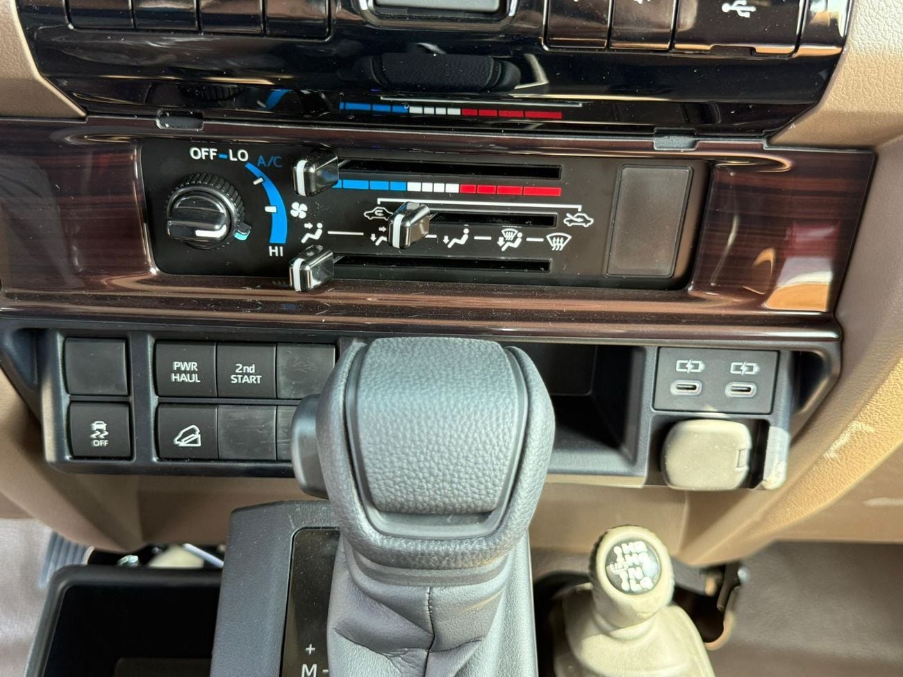 Toyota Land Cruiser Pick Up LC79 PICKUP 4.0L DOUBLE CAB FULL OPTION 4WD OMAN SPECS