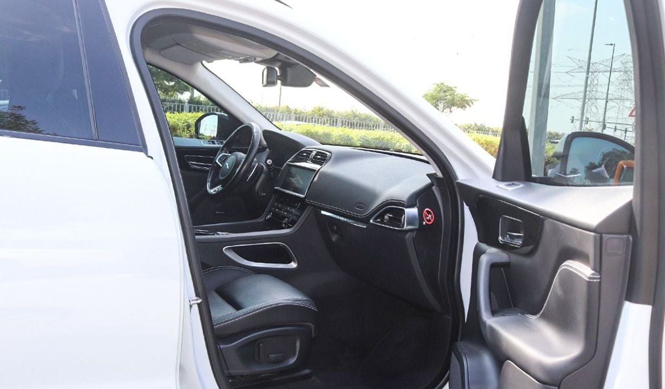 Jaguar F Pace Jaguar F-PACE R-Sport 2.0L Petrol A/T, Model 2018