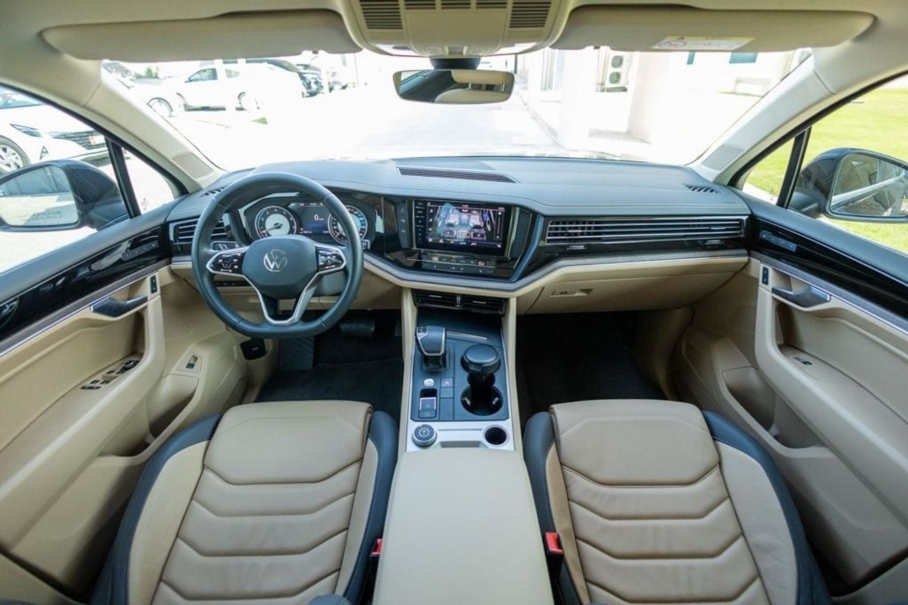 Volkswagen Touareg Atmosphere 3.0L Volkswagen Touareg 2023 GCC under Agency Warranty and Service Contract with Flexible