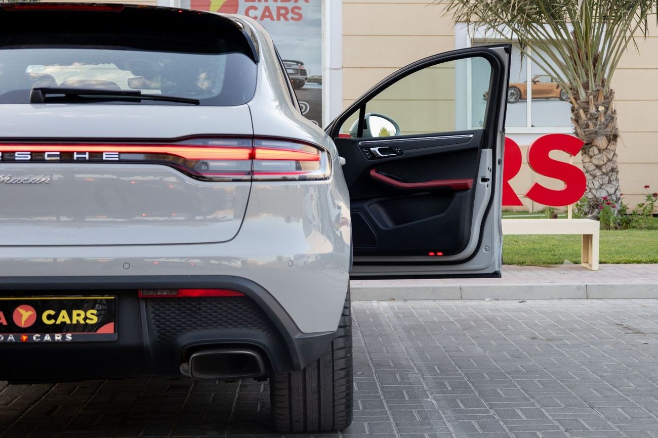 Porsche Macan Std 2.0L (252 HP) Porsche Macan 2024 GCC under Agency Warranty with Flexible Down-Payment.