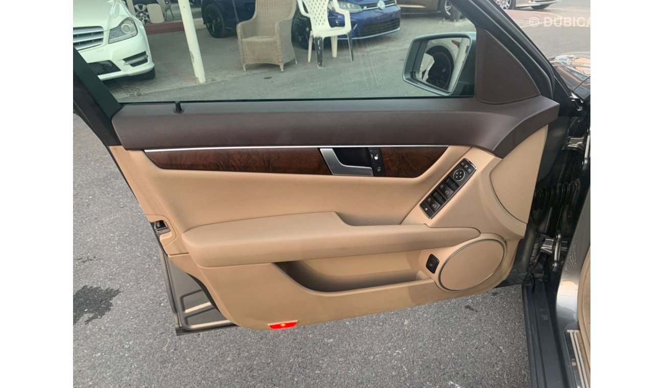 مرسيدس بنز C200 Mercedes C200_Gcc_2013_Excellent_Condihion _Full option