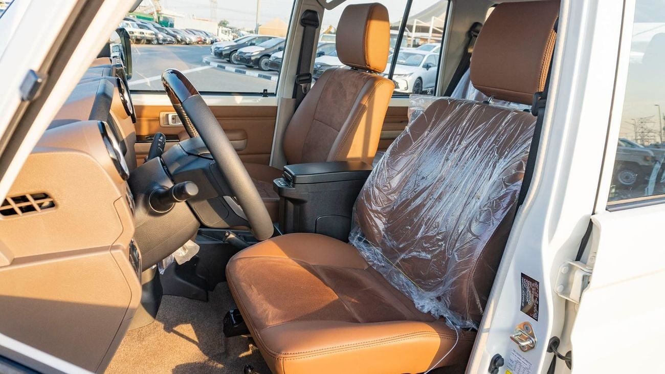 تويوتا لاند كروزر 70 LX 2.8L  2025 Toyota Land Cruiser 76 2.8L AT Diesel Full Option (White)
