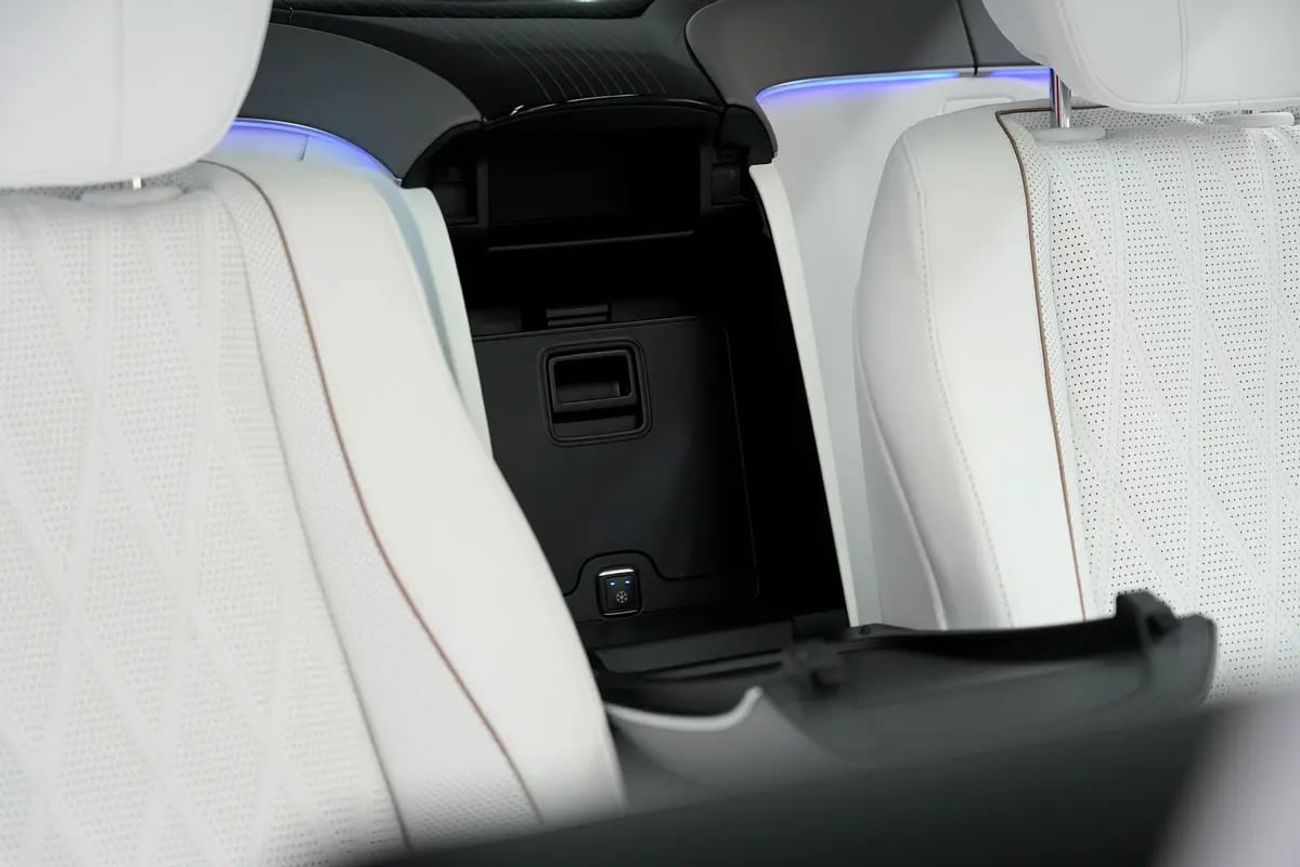 Mercedes Maybach GLS600 Maybach GLS 600 | GCC 0km | Agency Warranty | Crystal White