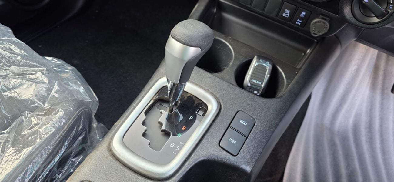 تويوتا هيلوكس RHD DIESEL FULL OPTION