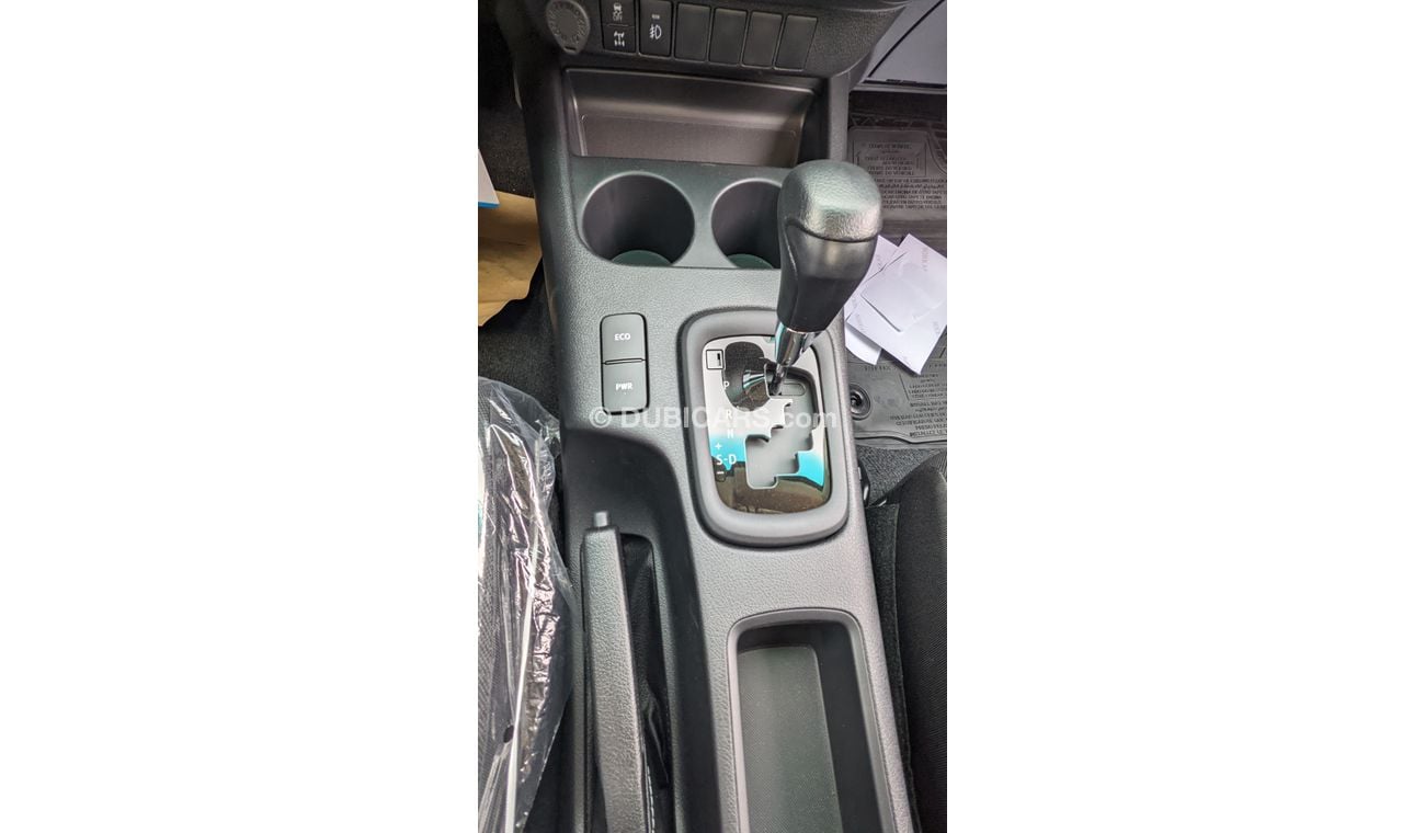 Toyota Hilux 2.4L  Diesel DLX  4X4  AT
