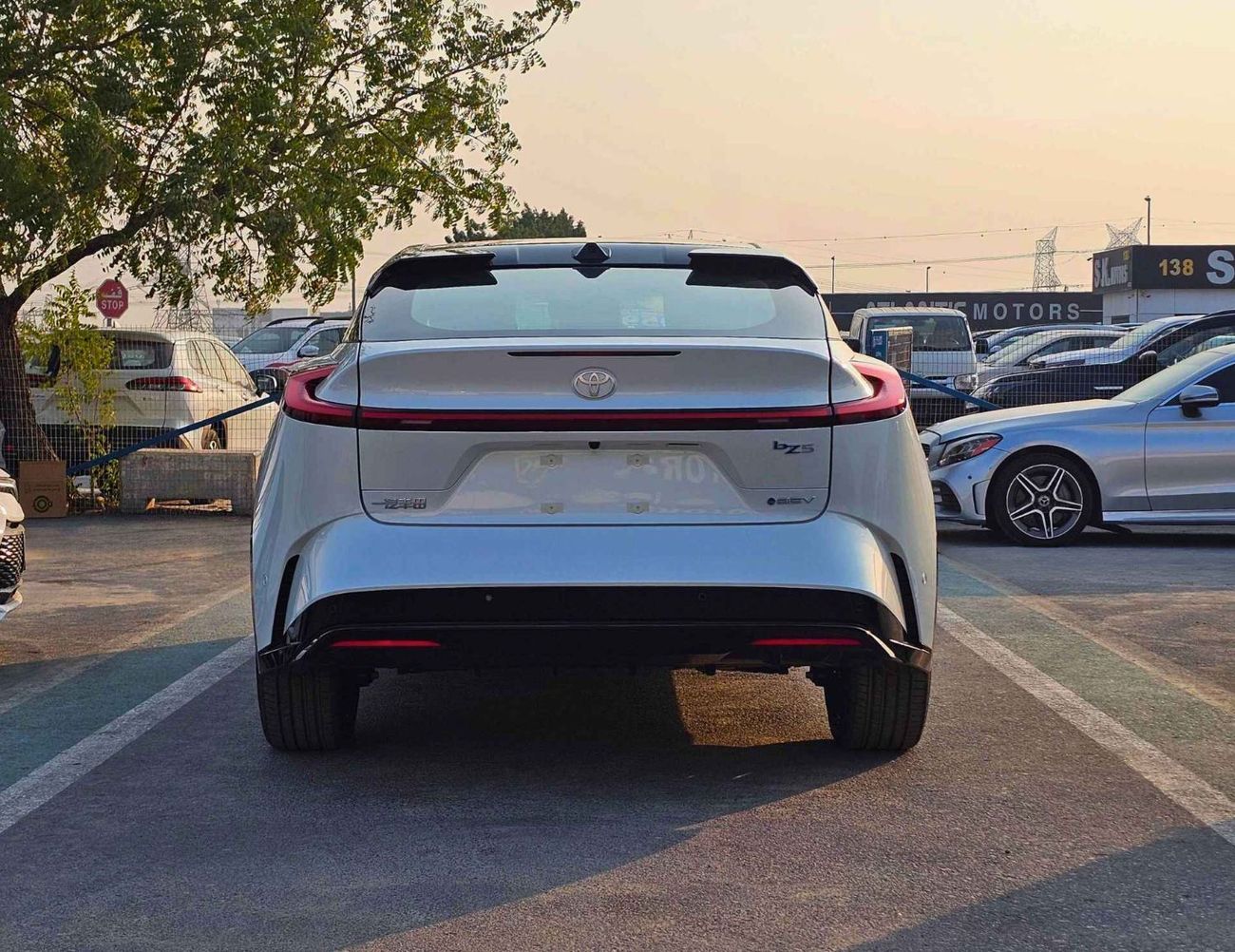 Toyota bZ5 630 MAX KM / ELECTRIC WITH CHARGER / PANORAMIC ROOF / RADAR (CODE # BZ5E)