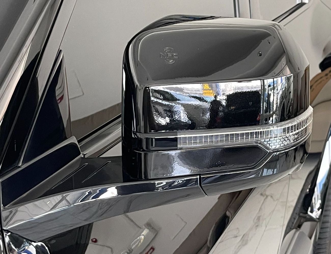 Denza B8 FLAGSHIP PHEV .SUV/CROSSOVER-Four Wheel Drive 7 Seats al- futtaim ▾
