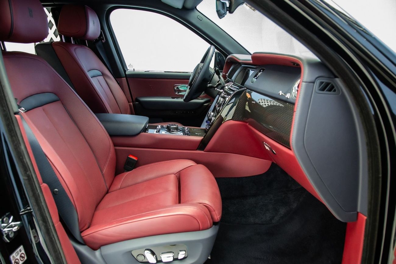 رولز رويس كولينان بلاك بادج