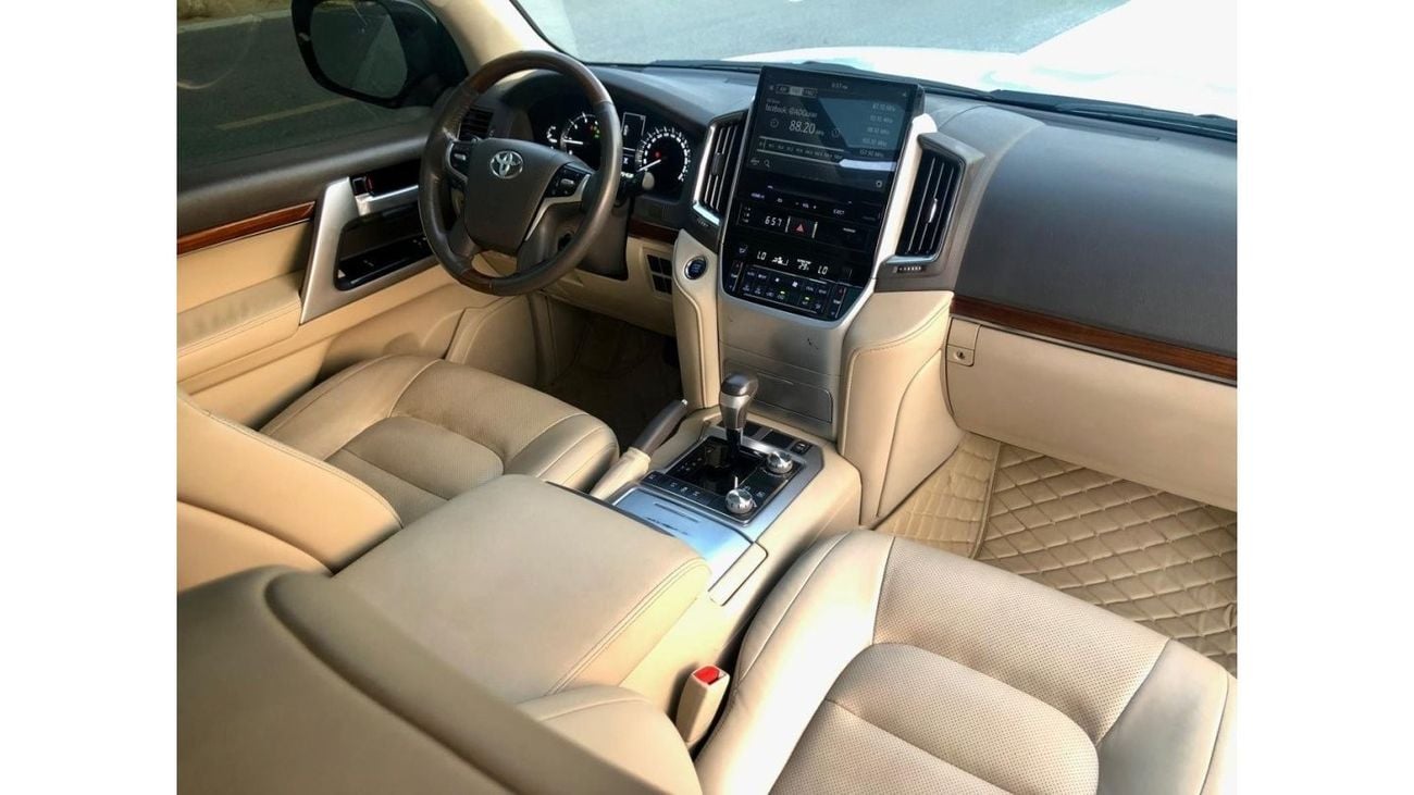 تويوتا لاند كروزر ‎تويوتا لا كروزر 2018 GXR V8 5.7 صبغ وكاله بالكامل فل أوبشن بحاله ممتازه