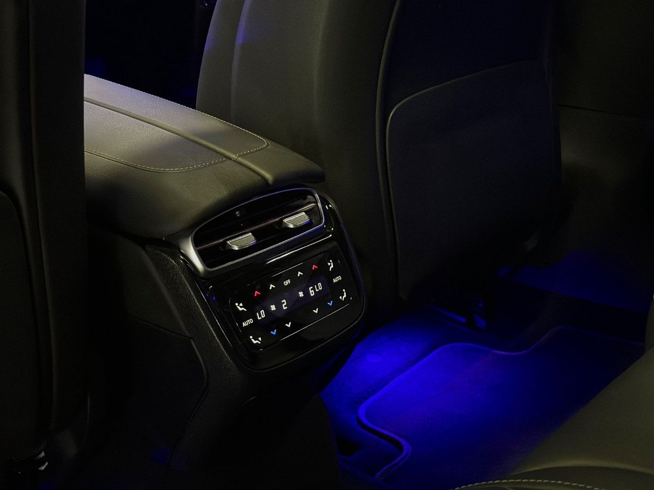 مرسيدس بنز EQE 350+ Premium +