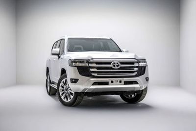 تويوتا لاند كروزر GXR4 4.0L - Silver Metallic Inside Beige | Export Only