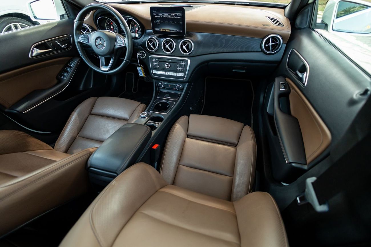 Mercedes-Benz GLA 250 Std 2.0L (211 HP)