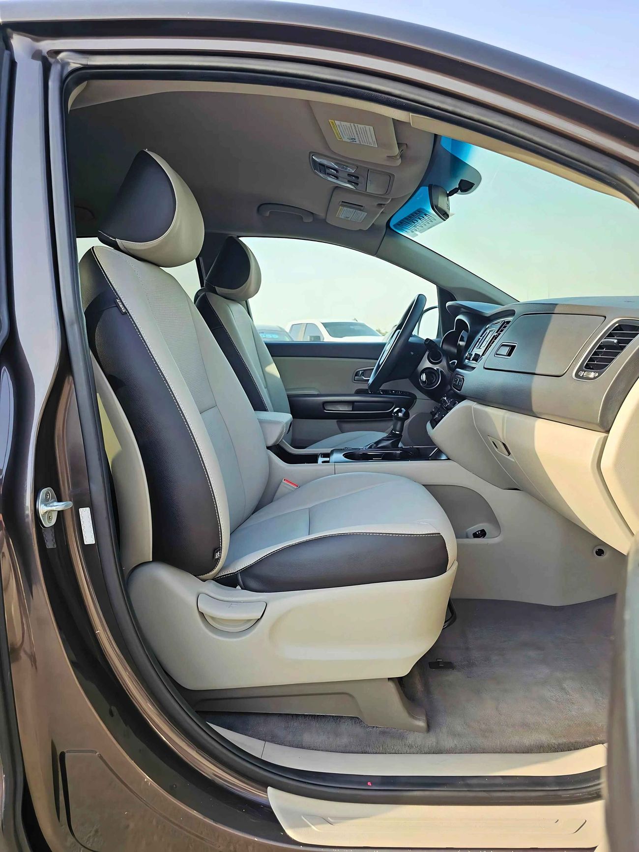 Kia Sedona LX / V6 / 3.3L / 7 SEATS / EXPORT ONLY / LOT# 31911