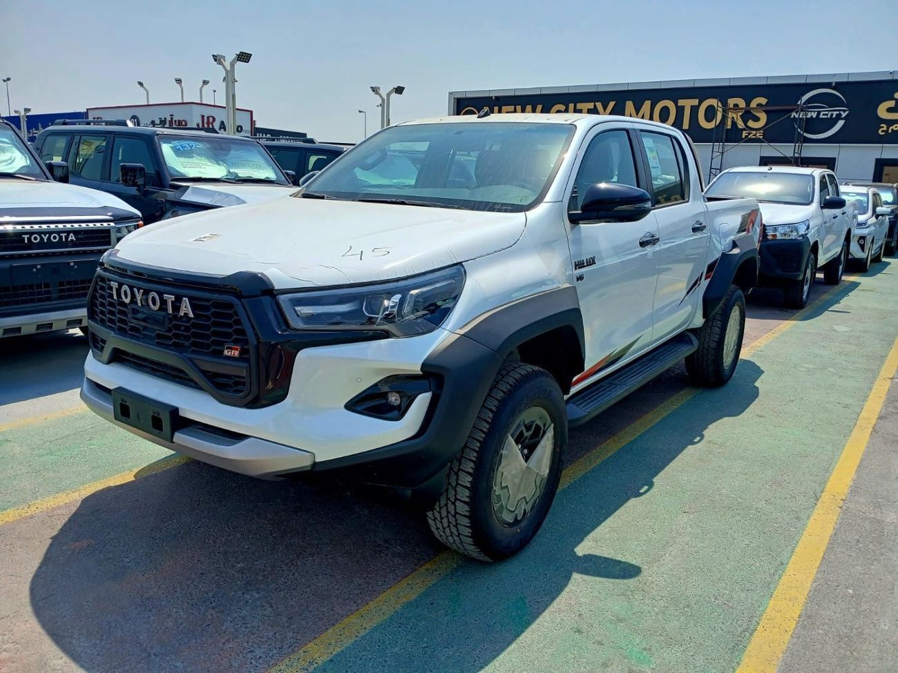 تويوتا هيلوكس GR Sport 4.0L