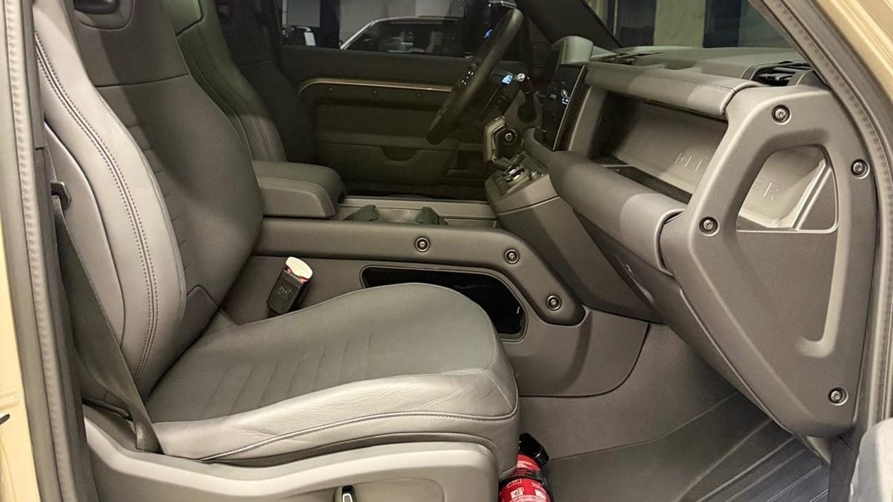 لاند روفر ديفندر 110 P635 OCTA V8