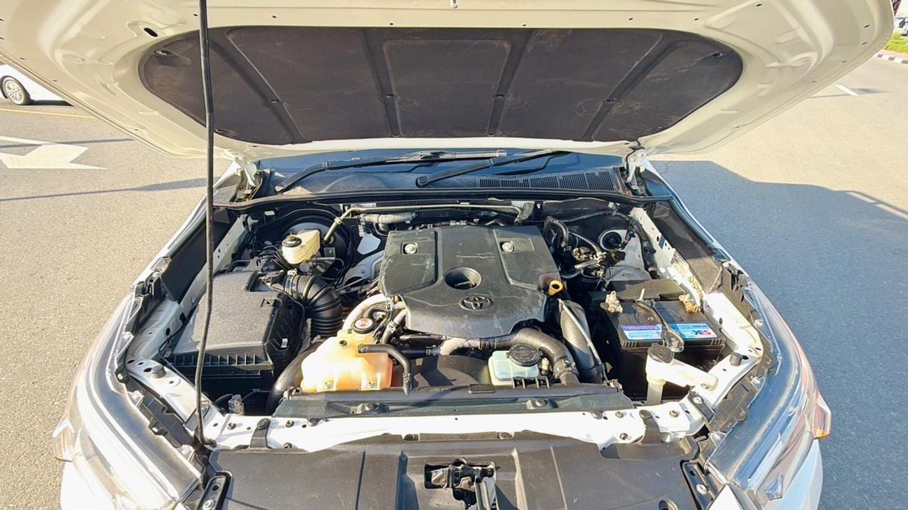 تويوتا هيلوكس 2019 | 2.8L DIESEL ENGINE | AT | RHD | ROOF RACK | SPORTS BAR | TOW HITCH | MULTIMEDIA SCREEN | PREM