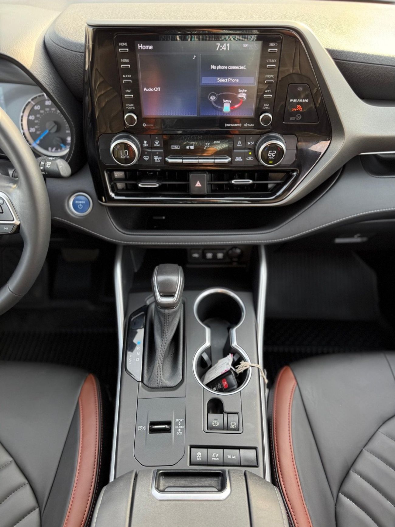 Toyota Highlander Hybrid leather seats,push start,blind spot