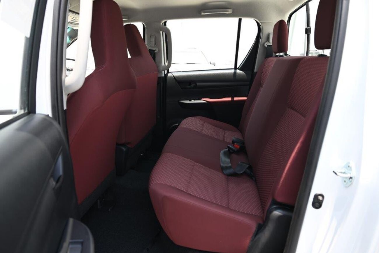 تويوتا هيلوكس Double Cabin 2.4L Diesel Pickup Manual Transmission