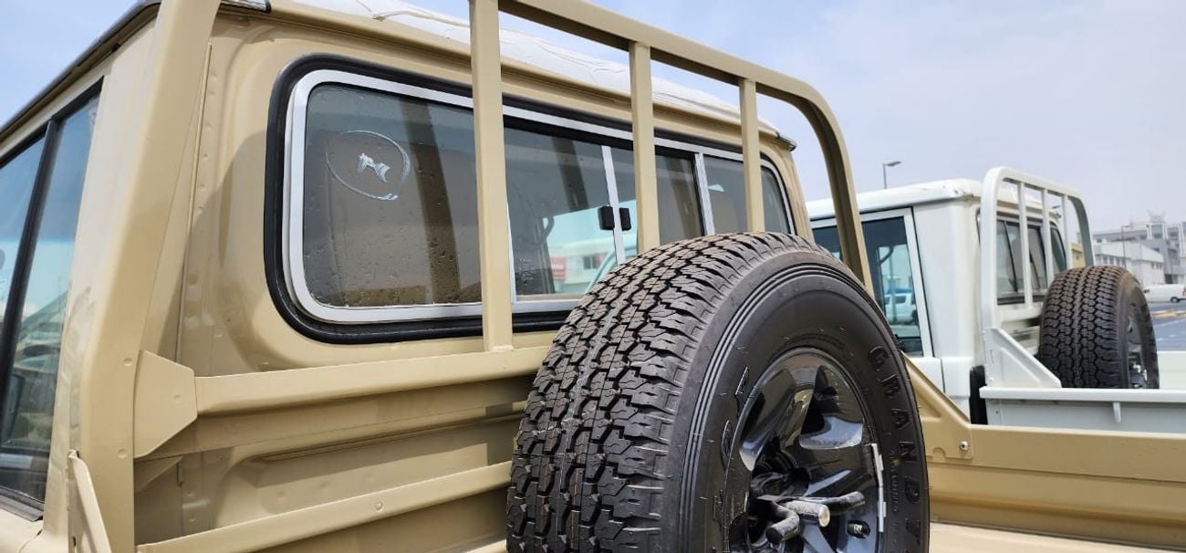 تويوتا لاند كروزر 79 DC Pick Up Full Option V8 4.5L DSL 2023YM