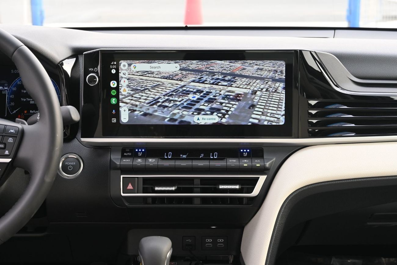 Toyota Camry Toyota Camry Limited 2.5L Hybrid, Model 2025, Color White