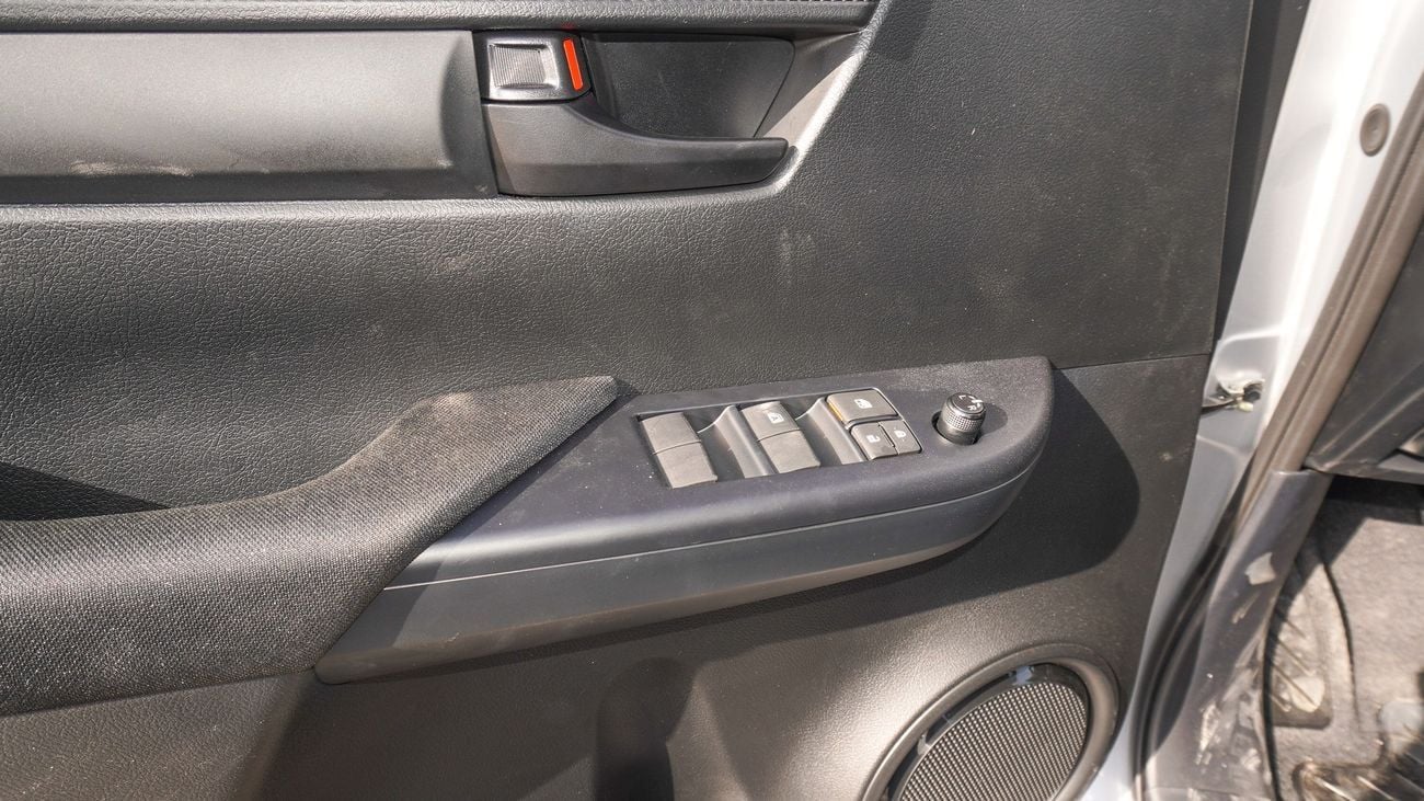 Toyota Hilux 2.4L Diesel 4WD M/T