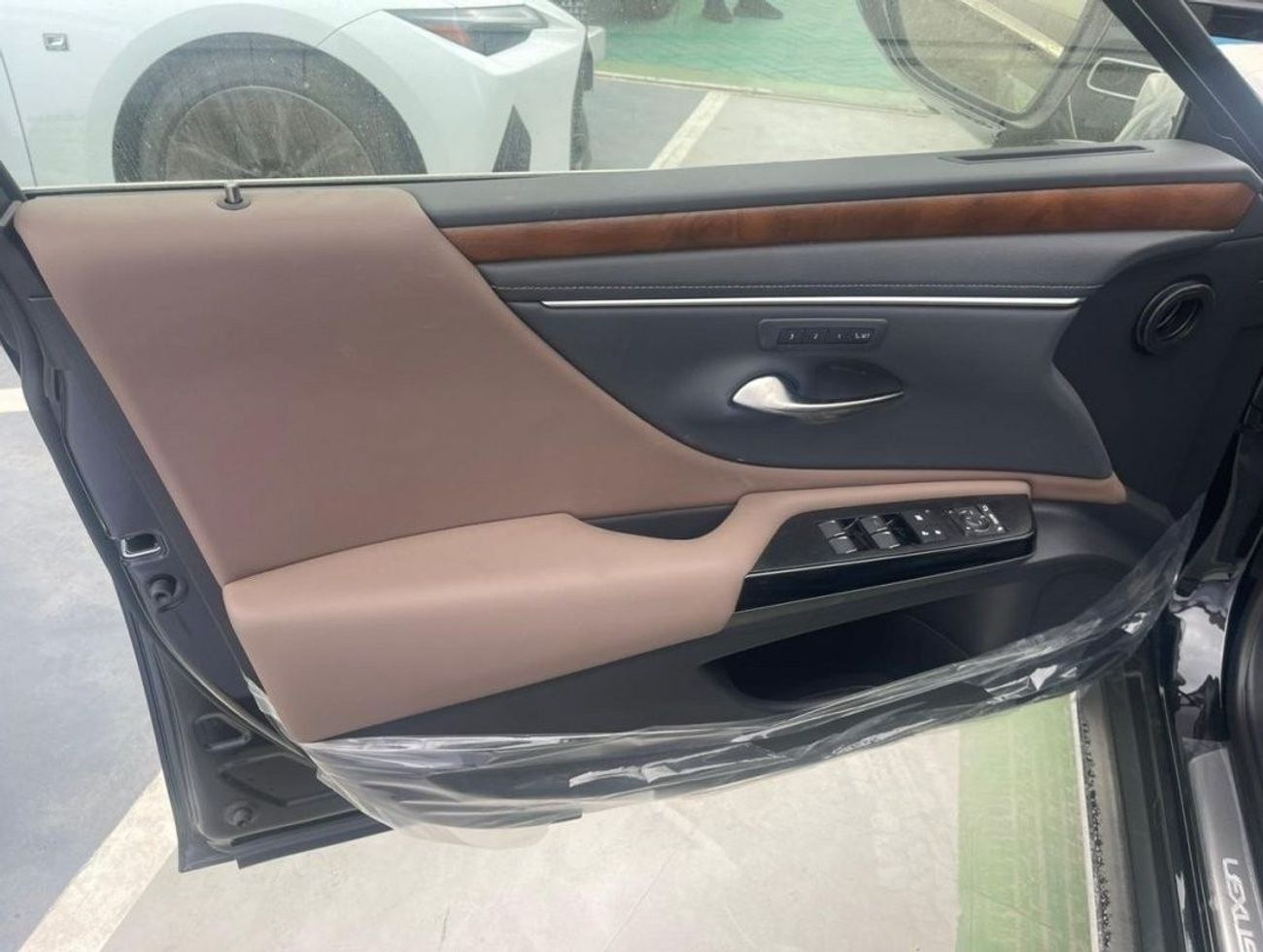 Lexus ES350 3.5 L PETROL V6 2024