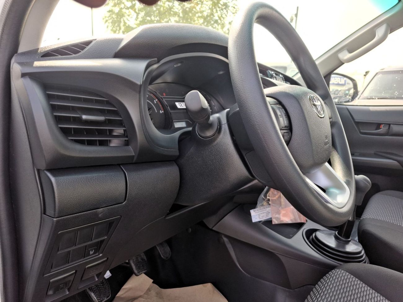 Toyota Hilux Toyota Hilux DLX 2.4L 2025 SC MT White Diesel