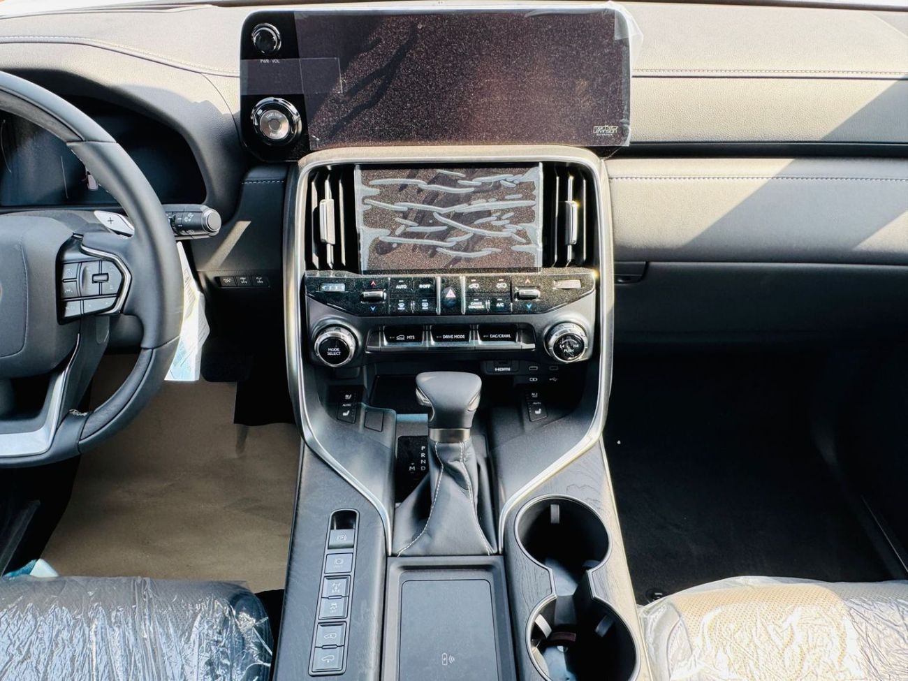 لكزس LX 600 LX600 SIGNATURE 3.5L PTR GCC A/T F/O WHITE 2025