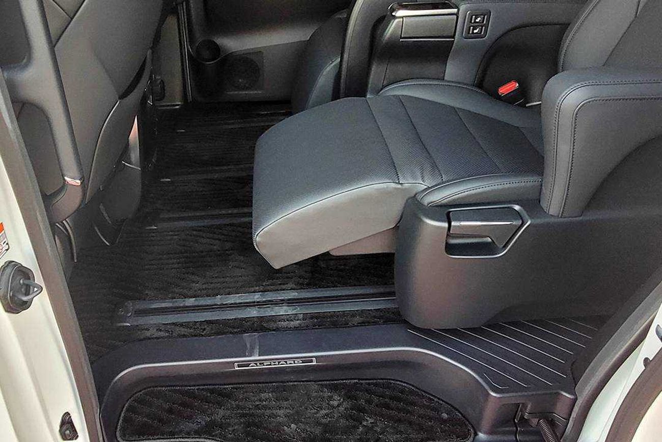 تويوتا ألفارد RHD - 2.5L - WHT_BLK - Modellista Body Kit (SPL. EXPORT OFFER)