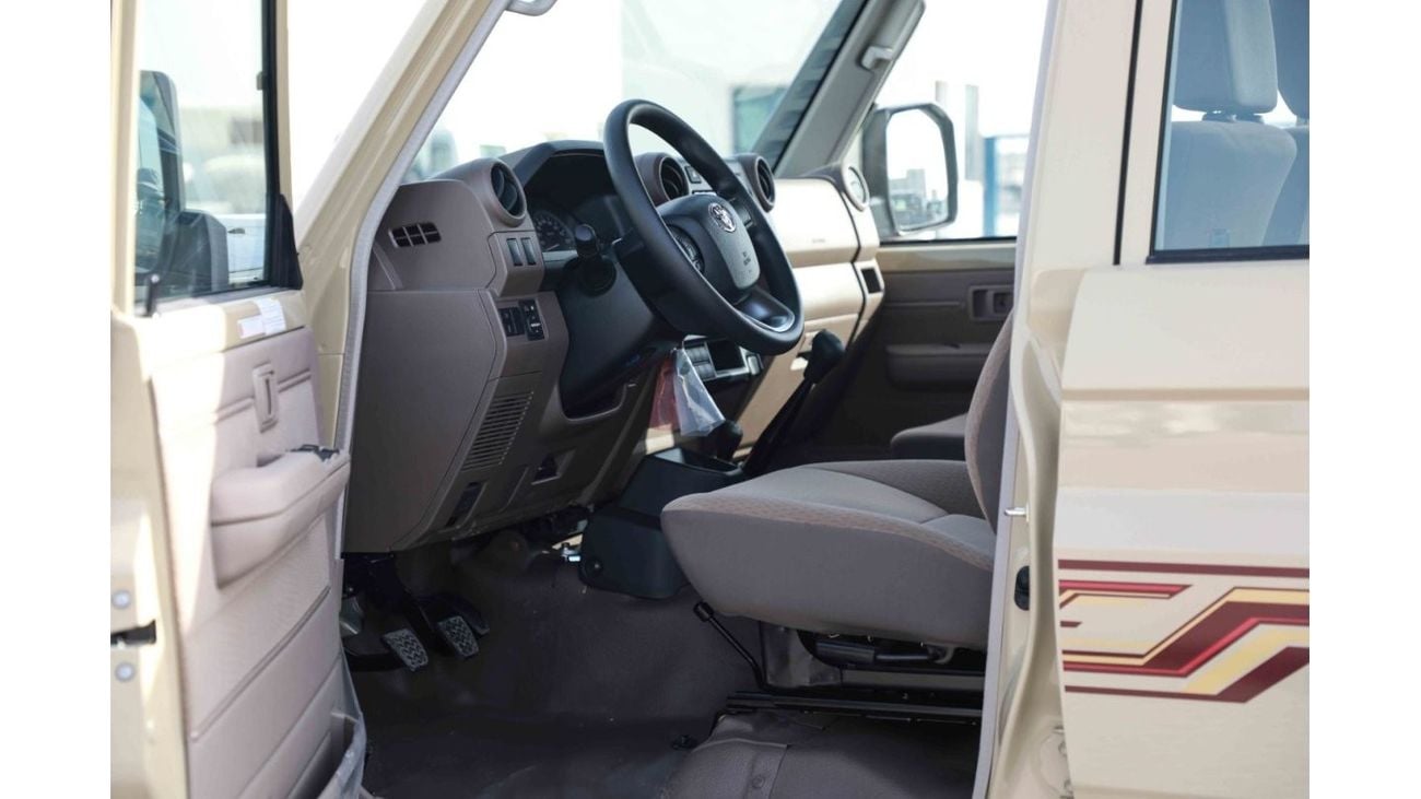 تويوتا لاند كروزر بيك آب 2024 Toyota LC79 4X4 Double Cab 4.5 V8 - بيج من الداخل بيج | للتصدير فقط