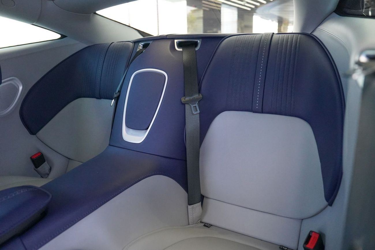 أستون مارتن DB11 Std 5.2L