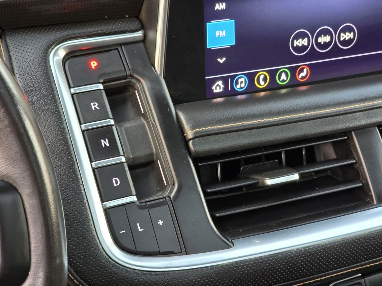 GMC Yukon AT4 5.3L GMC YUKON AT4 2022// GCC// UNDER WARRANTY// FSH// ORIGINAL PAINT