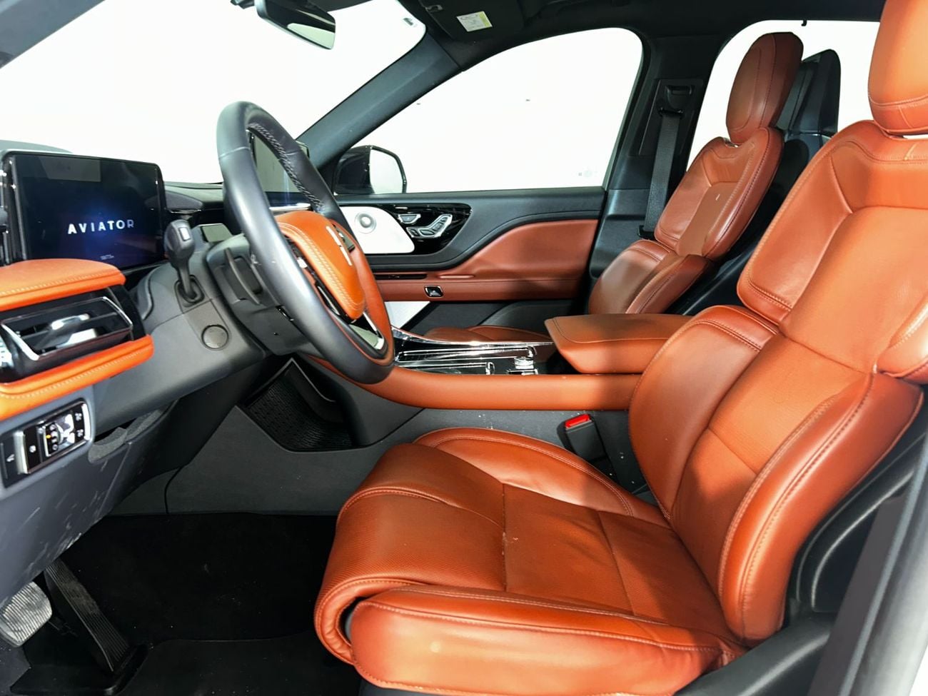 Lincoln Aviator RESERVE AVI425 / AL TAYER MOTORS AL QOUZ SHOWROOM