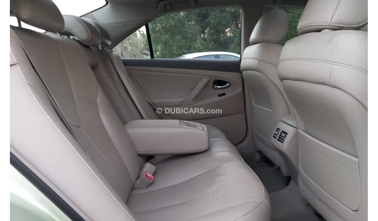 تويوتا كامري Hybrid Full option