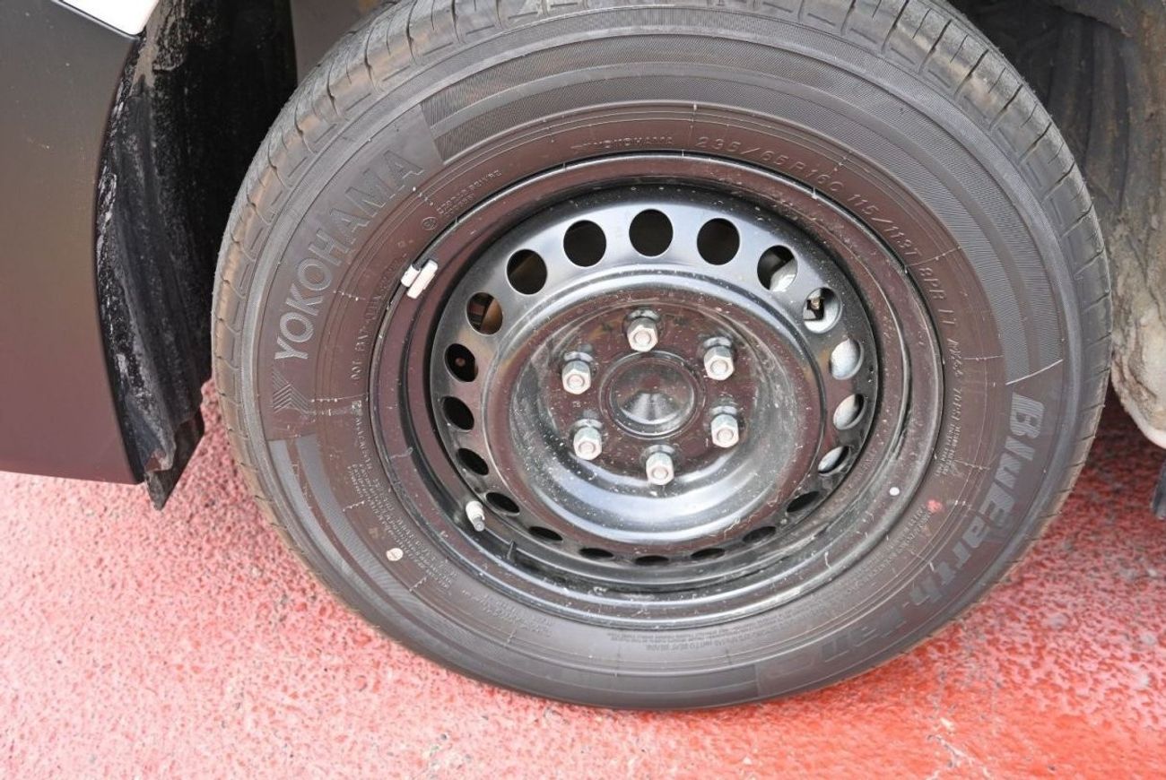 تويوتا هاياس تويوتا هايس سقف مرتفع ، 3.5 لتر بنزين ، دفع خلفي ، فان ، ناقل حركة أوتوماتيكي ، 13 مقعد ، وسائد هوائ