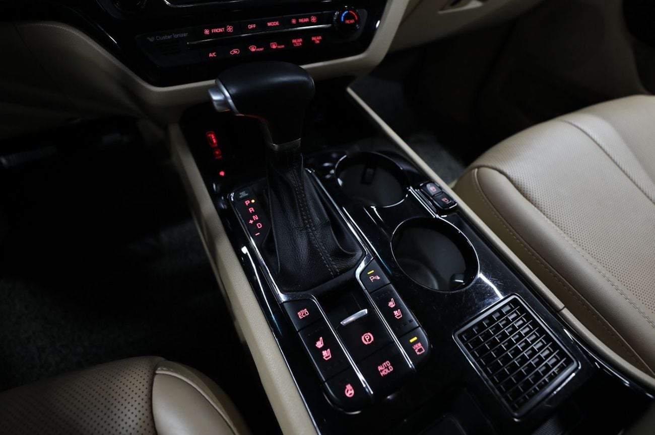 Kia Carnival Kia Carnival VIP | 7 Seats | 3.3L | 1 Year Warranty + Free registration | AED 1,900 monthly with 0%