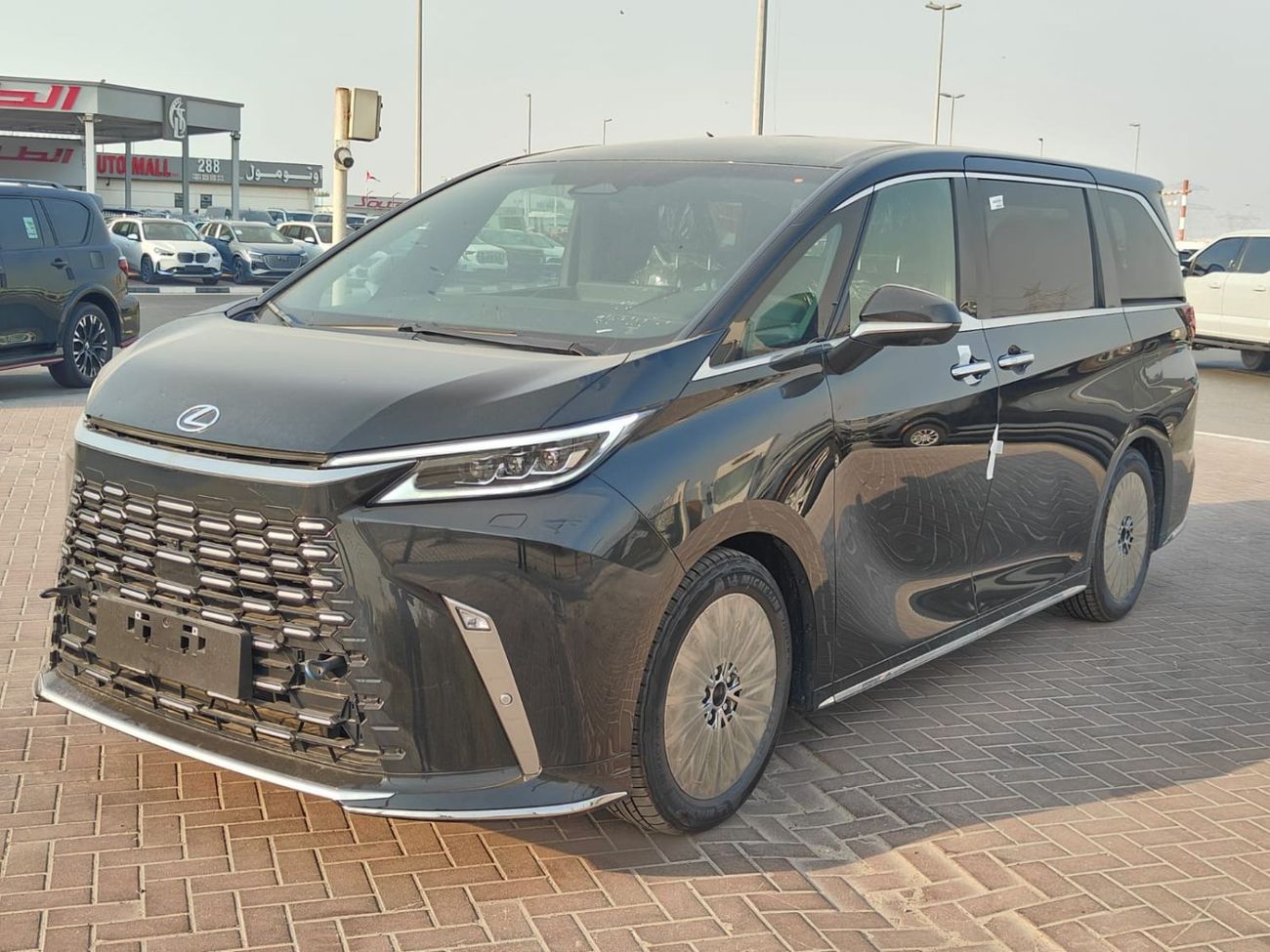 Lexus LM 350h 2025 Lexus LM350h VIP 4-Seater 2.5L 4-Cyl Hybrid A/T Export Only