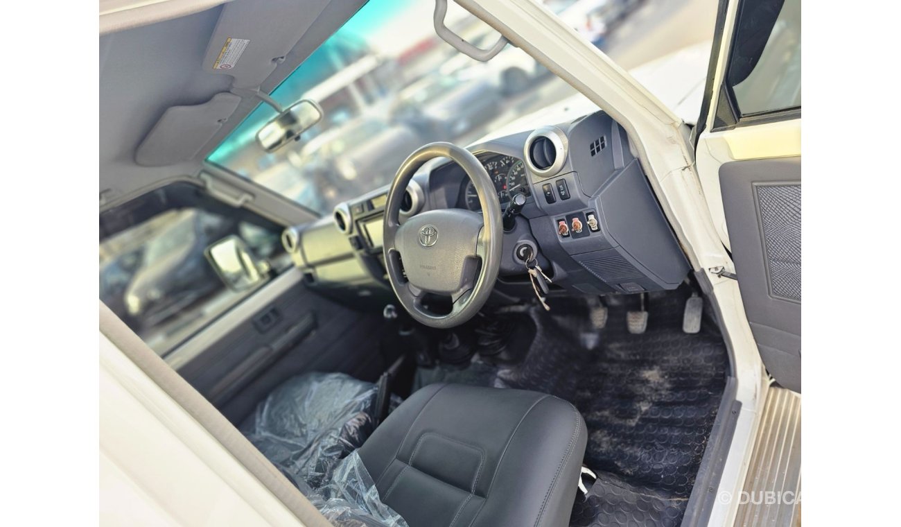 تويوتا لاند كروزر بيك آب Toyota Land cruiser pickup single cabin 2013 Model RHD Only For export