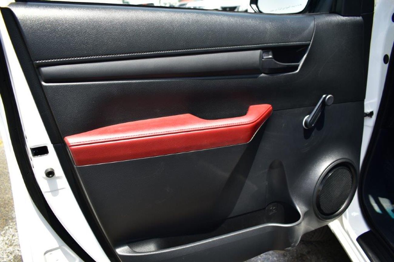 تويوتا هيلوكس GL 2.4L Double Cab Utility