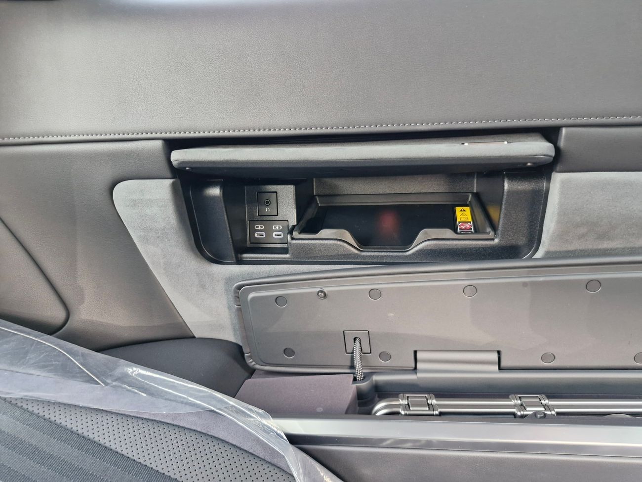 Lexus LM 350h AWD ULTRA LUXURY EURO.6 НА ЭКСПОРТ НОВОЕ АВТО, БЕЗ ПРОБЕГА