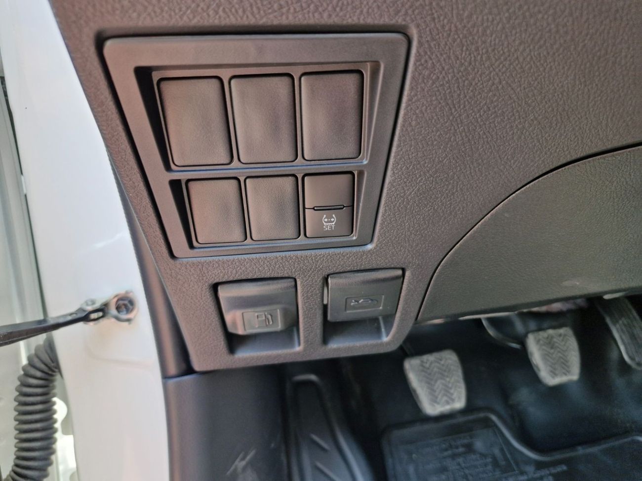 Toyota Hilux 2024 Toyota Hilux S/C P/up 4x2 2.0L Petrol Brand 0Km