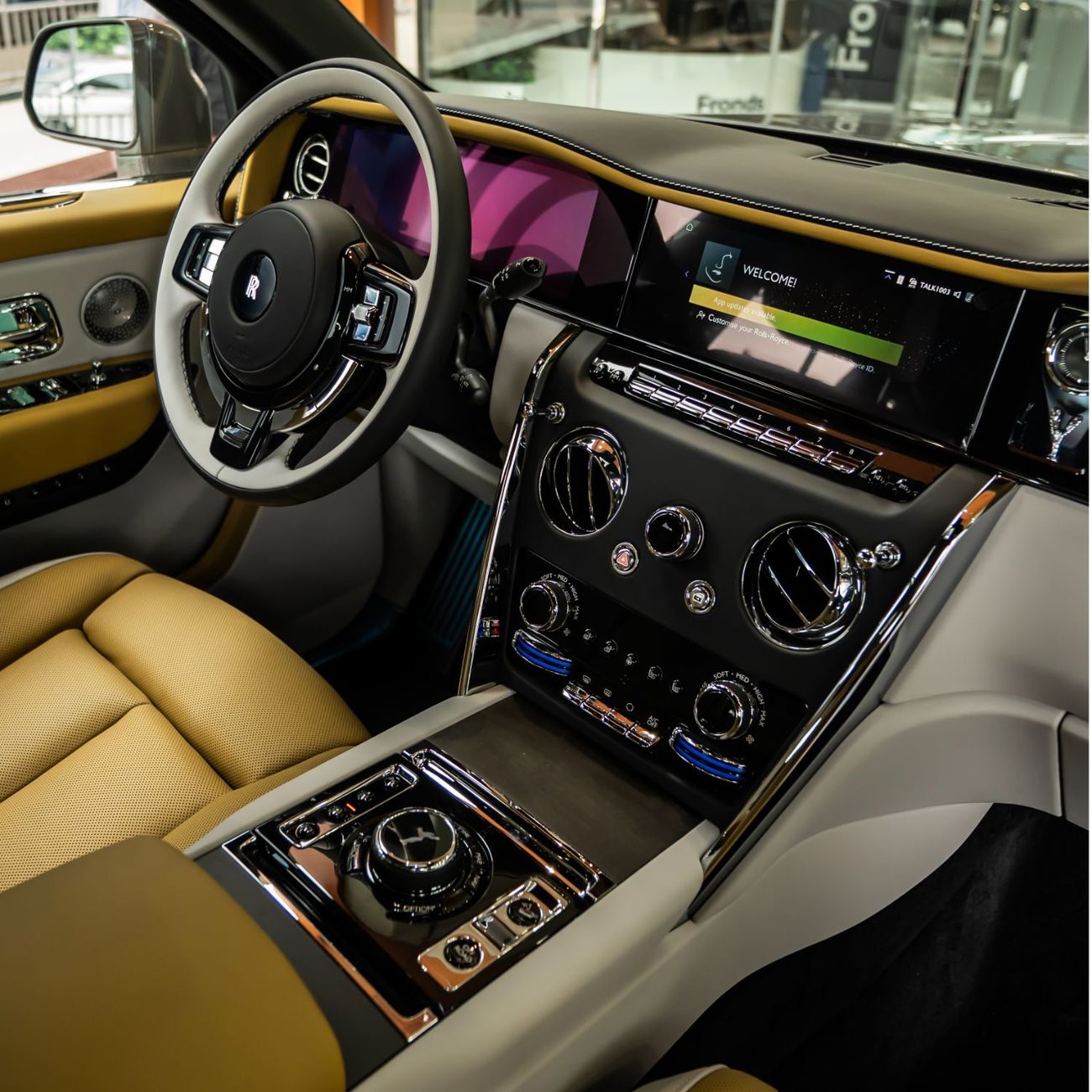 Rolls-Royce Cullinan 2026 ROLLS ROYCE CULLINAN ( SPECIAL COLOUR ) ( BRAND NEW ) ( GCC WITH WARRANTY+ SERVICE )