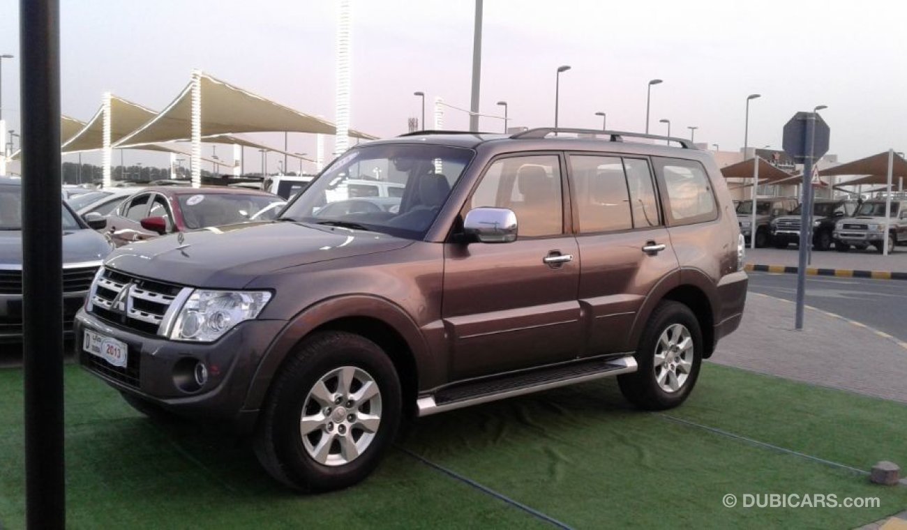 Mitsubishi Pajero MITSUPISH PAJERO 2013 BRON KHALIGE NO PIANT NO ACCIDENT KHALIGE Full option