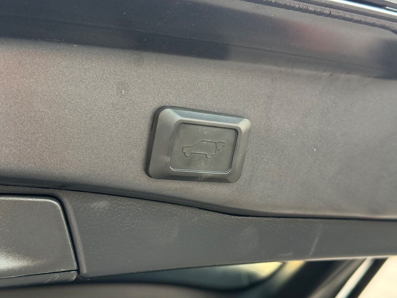 تويوتا راف ٤ XLE 2.5L