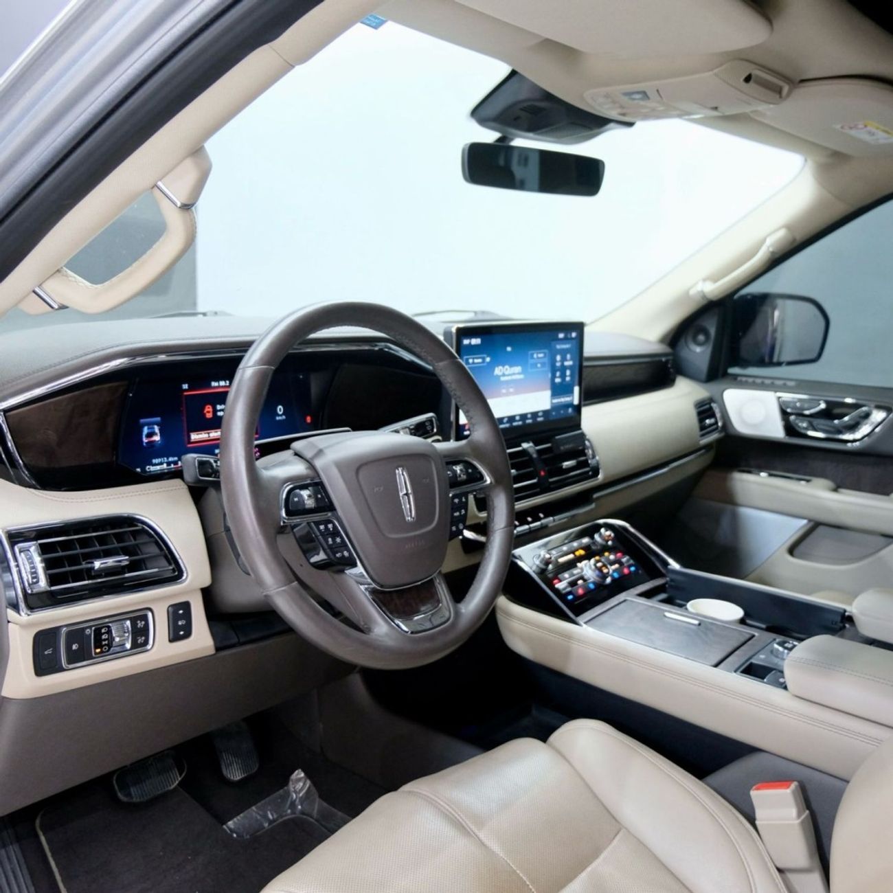 Lincoln Navigator Presidential 3.5L Lincoln Navigator LUX LWB full 4WD 2022 | Under Warranty | GCC Specs