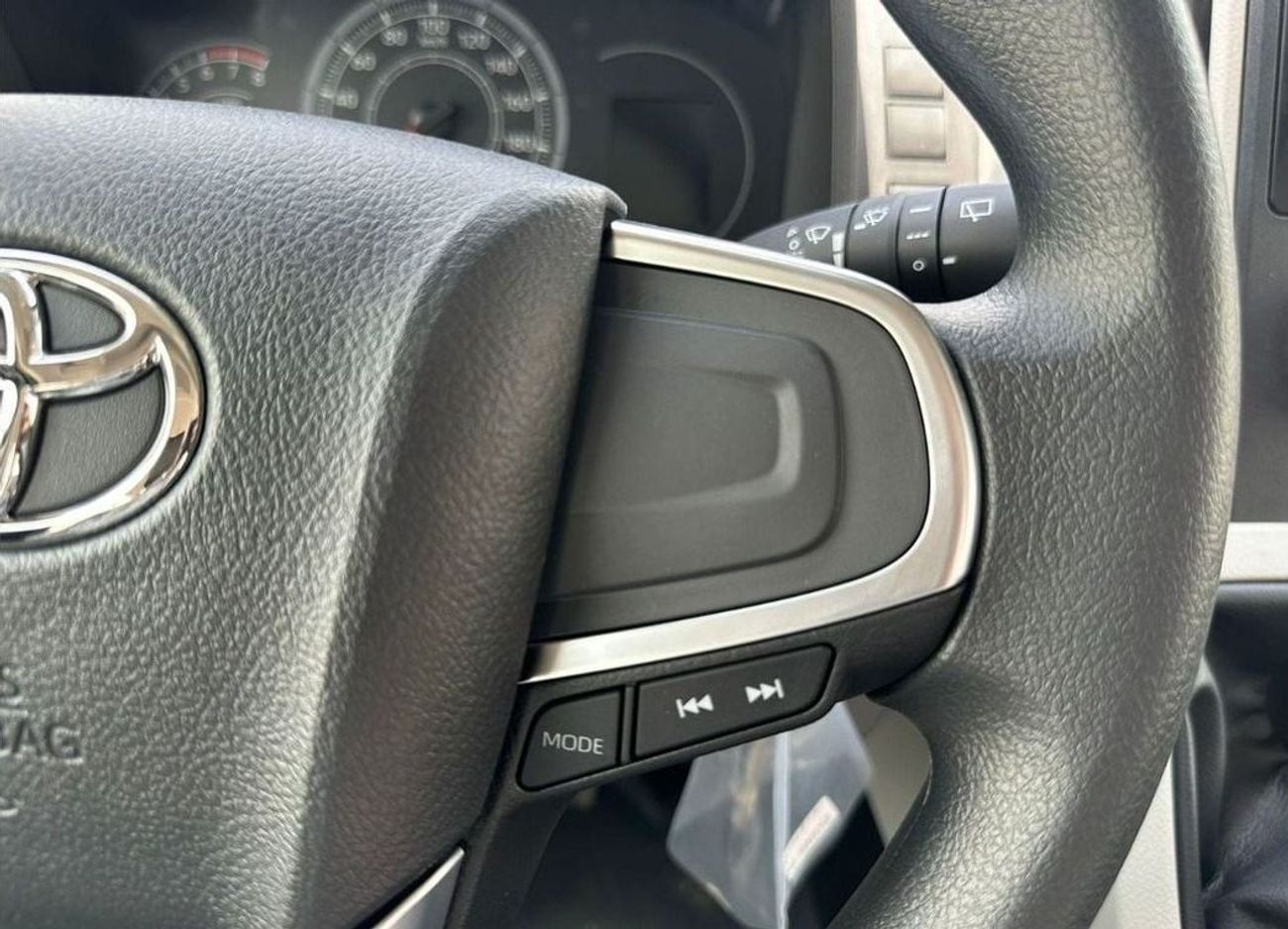 Toyota Hiace TOYOTA HIACE 3.5 PASSENGER MANUAL TRANSMISSION 2025 MODEL